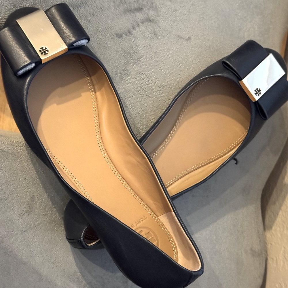 Tory Burch Chase Ballet Nappa Leather size 8. Perfect Navy. Style 51457.